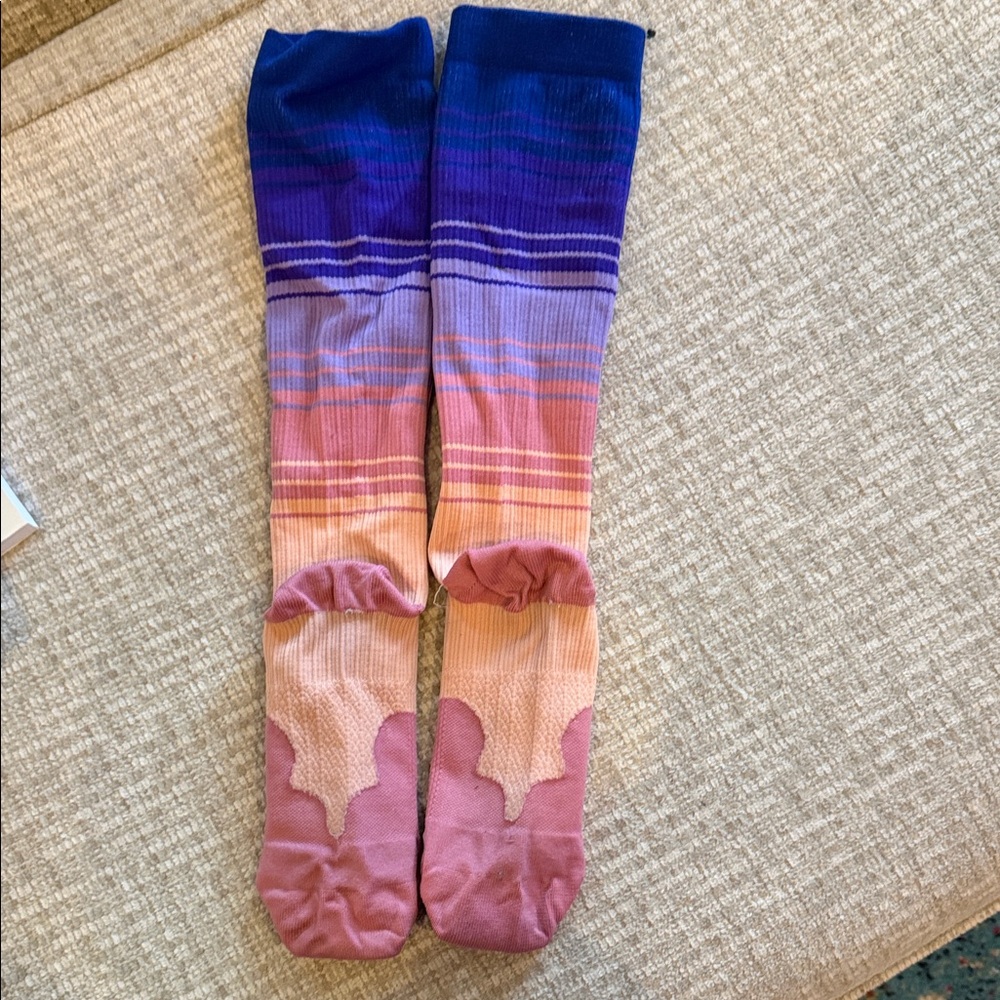 Gradient Knee-High Socks - Picture 4 of 4